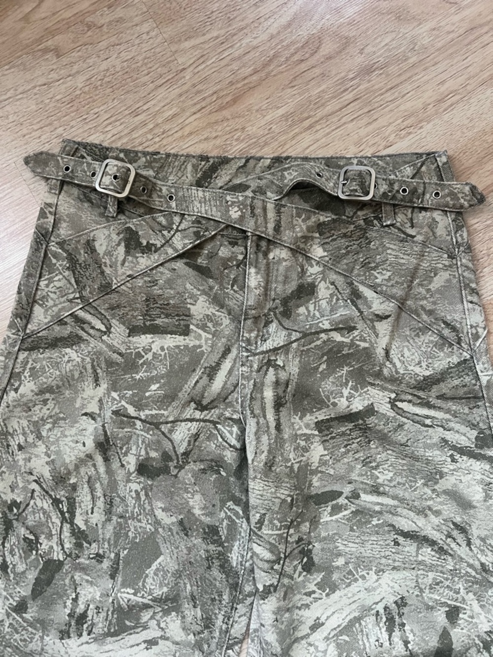 Low waisted, baggy Camo Pants